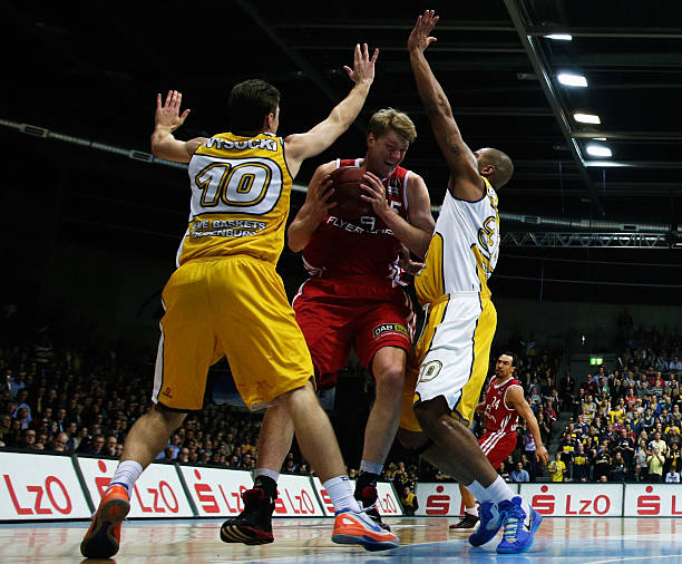 季32队巡 季32队巡