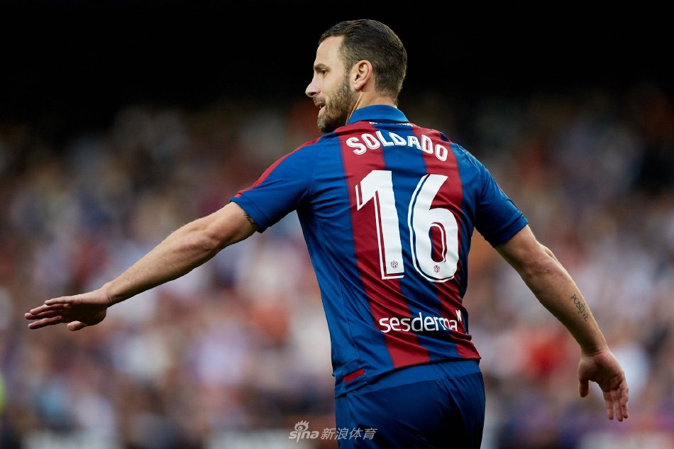 他不仅用自 他不仅用自