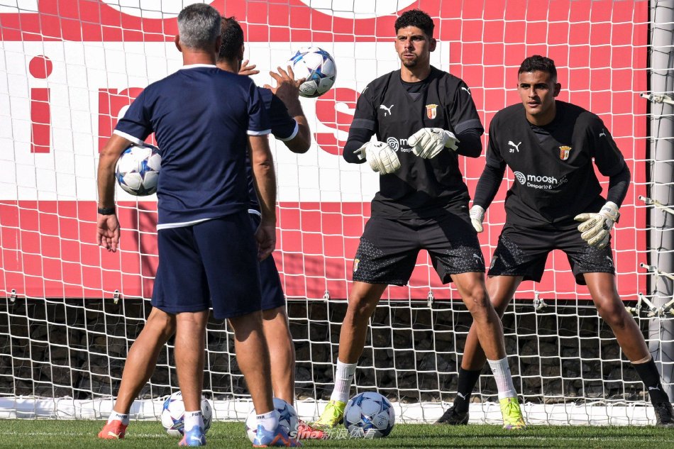 两位选手的 两位选手的